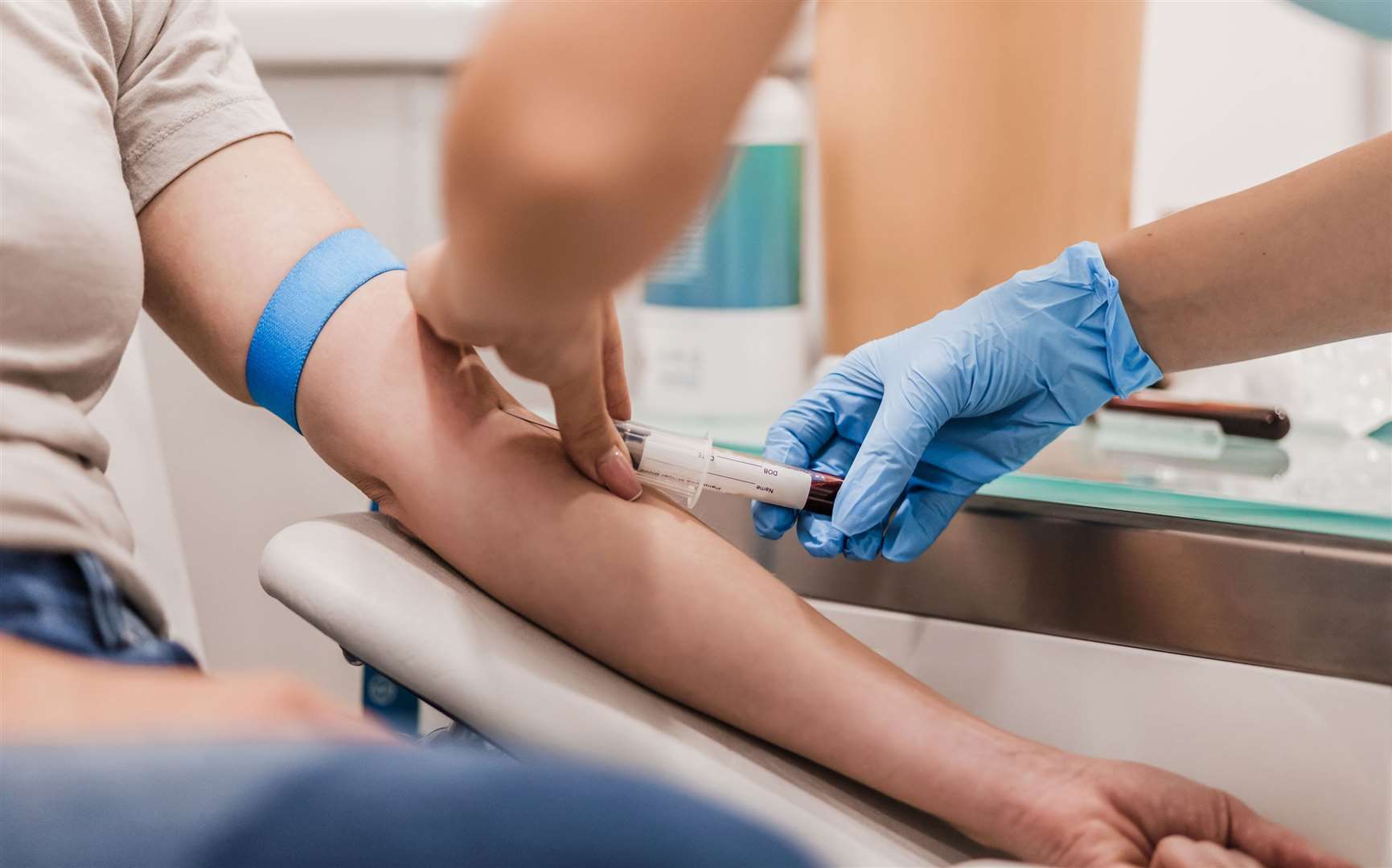 Ac doctor takes a blood sample Photo: istock