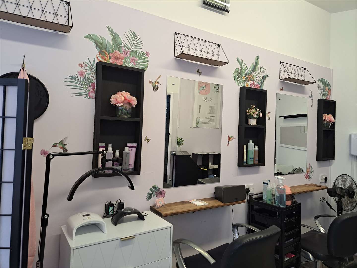 The nail salon has hairdresser space available