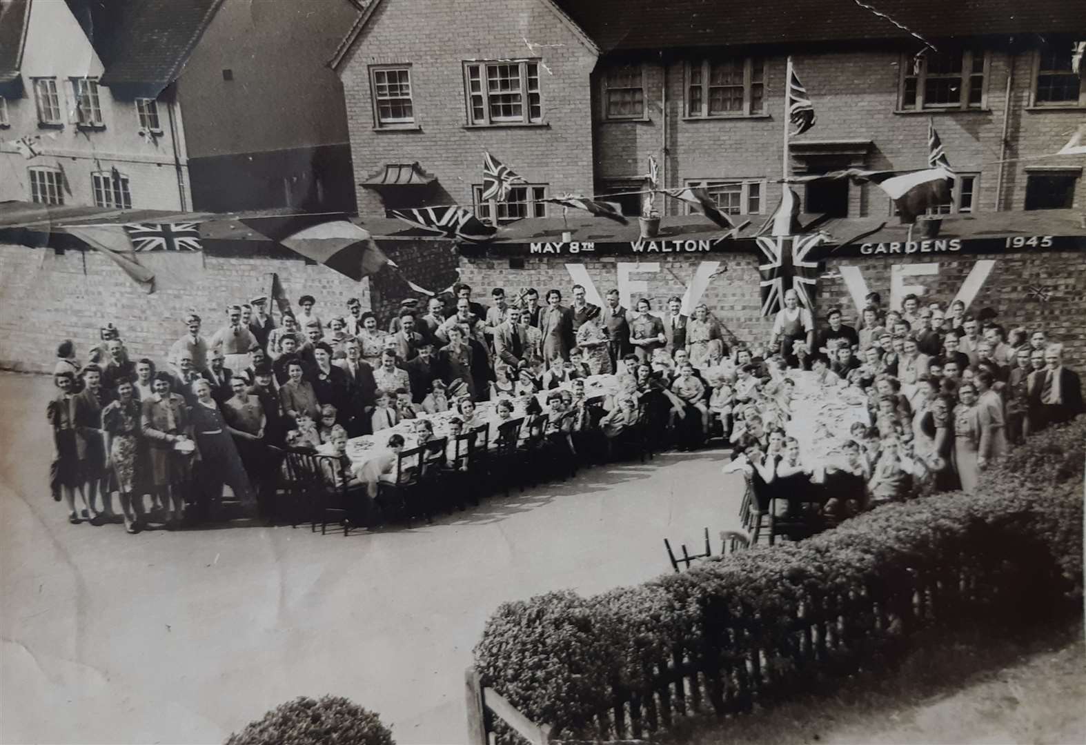 VE day celebrations in 1945 in Walton Gardens, Grantham. (34439087)