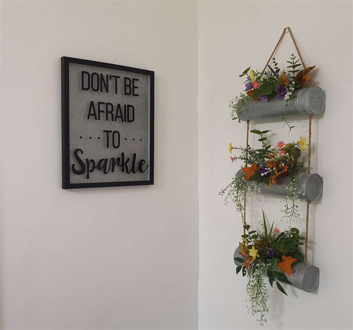 Positive pictures boost customers' mood