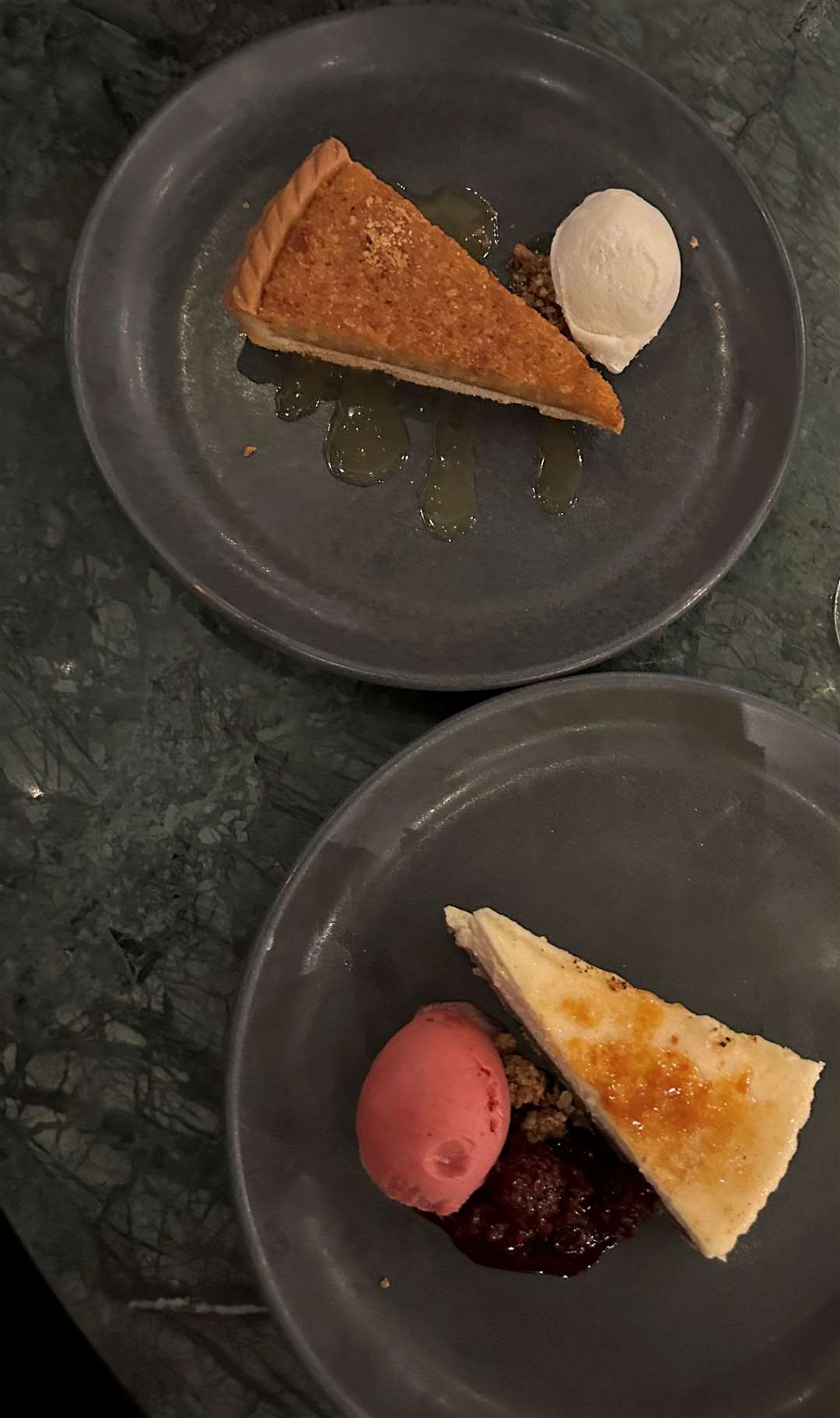 For dessert we chose the treacle tart and crème brûlée cheesecake