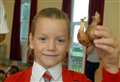 Garden centre presents bulbs to primary schools 