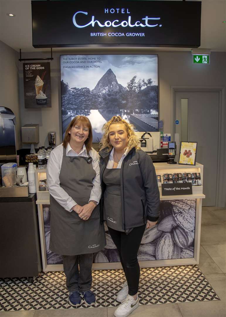 Liz Jones and Molly Taylor (7806553)