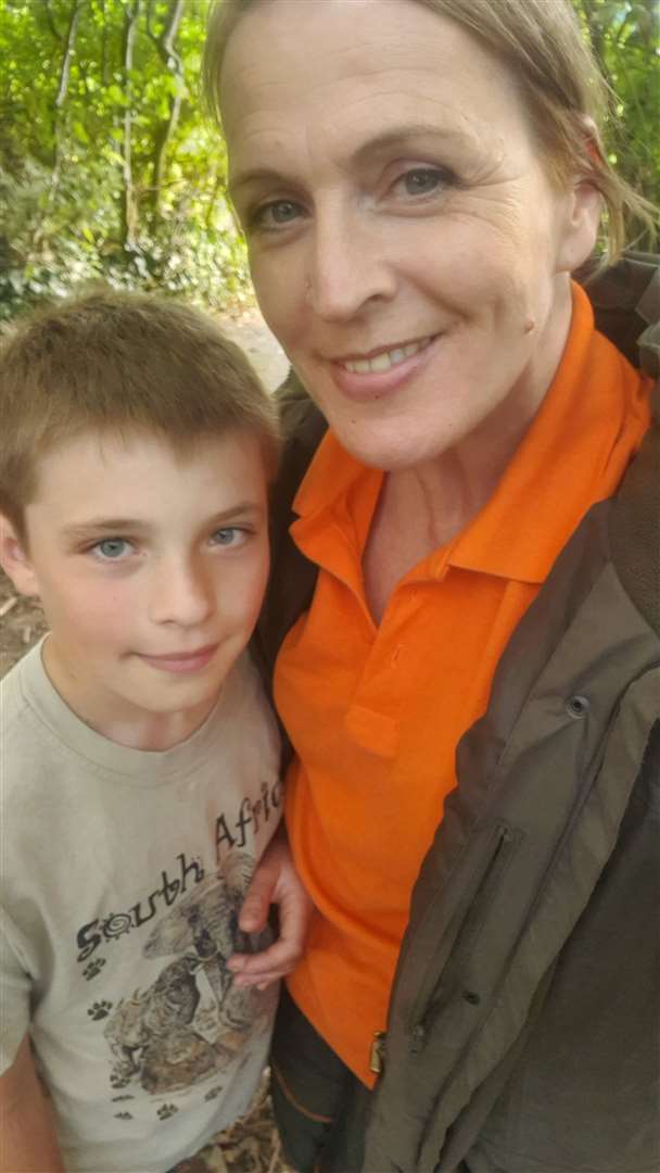 Amanda Klopper with son Zachary, Photo courtesty of Mater Natura Forest School (42296083)