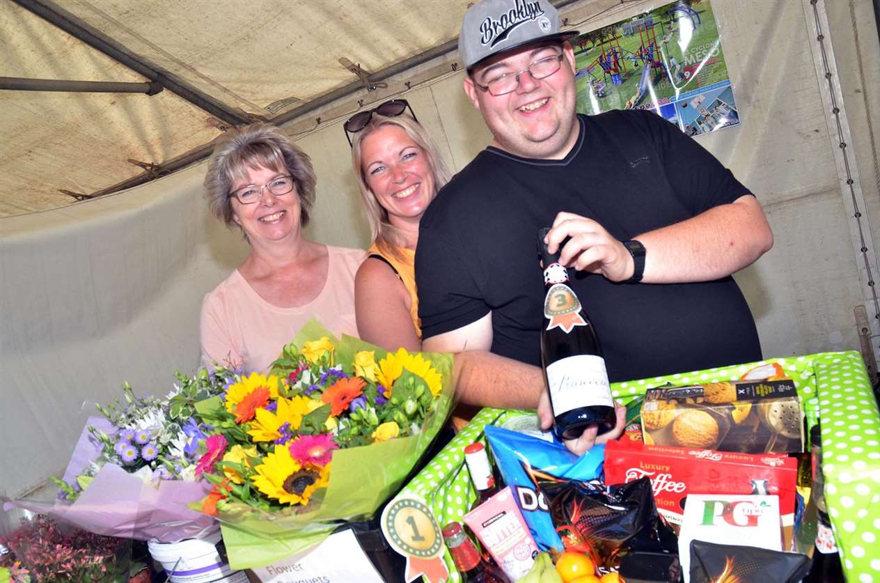 Friends of Holbeach Parks'S flowers and raffle stall with Dot Avery, Kelly Wilson and Rick Crane. 010718117SG.