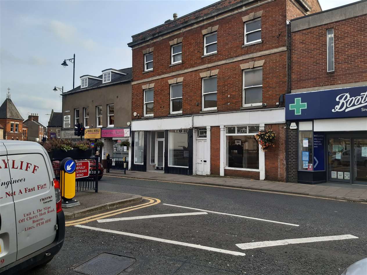 Empty shops in Bourne
