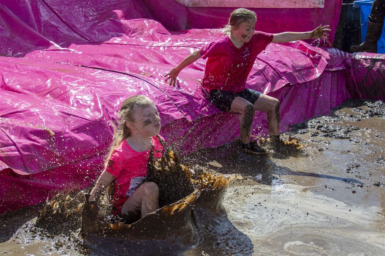 Race for Life Pretty Muddy, Stamford 2019 (11641063)