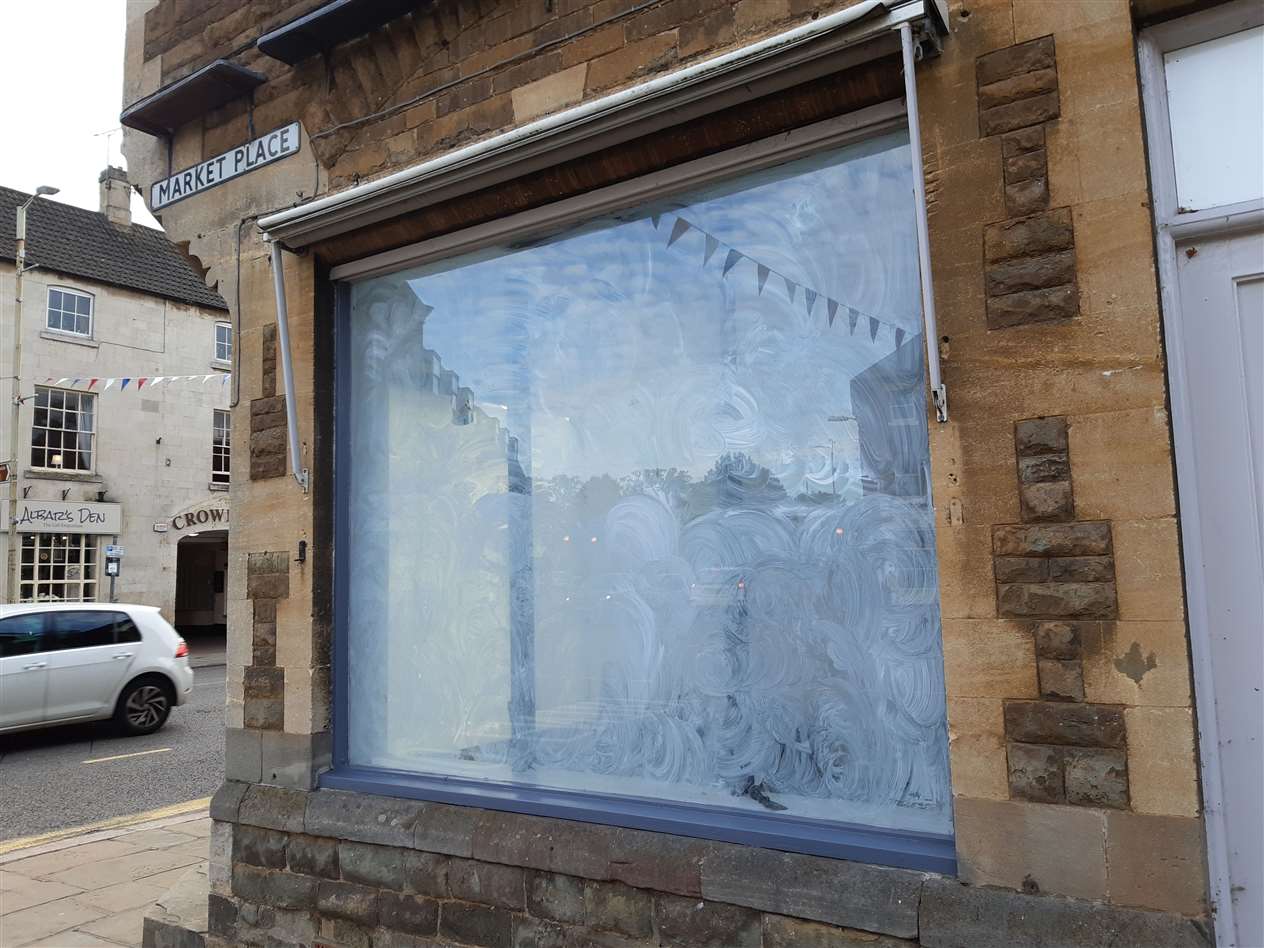 Empty shops in Oakham (42763377)