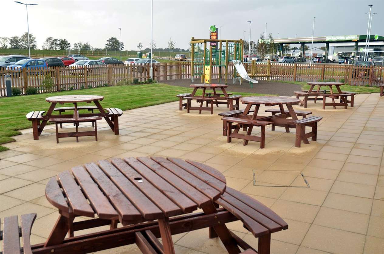 The outdoor drinks area at The Tulip Queen, Lincs Gateway Business Park, Spalding. Photo (TIM WILSON): SG-210918-035TW