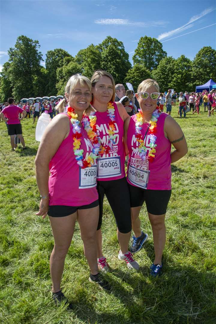 Race for Life Pretty Muddy, Stamford 2019 (11641003)