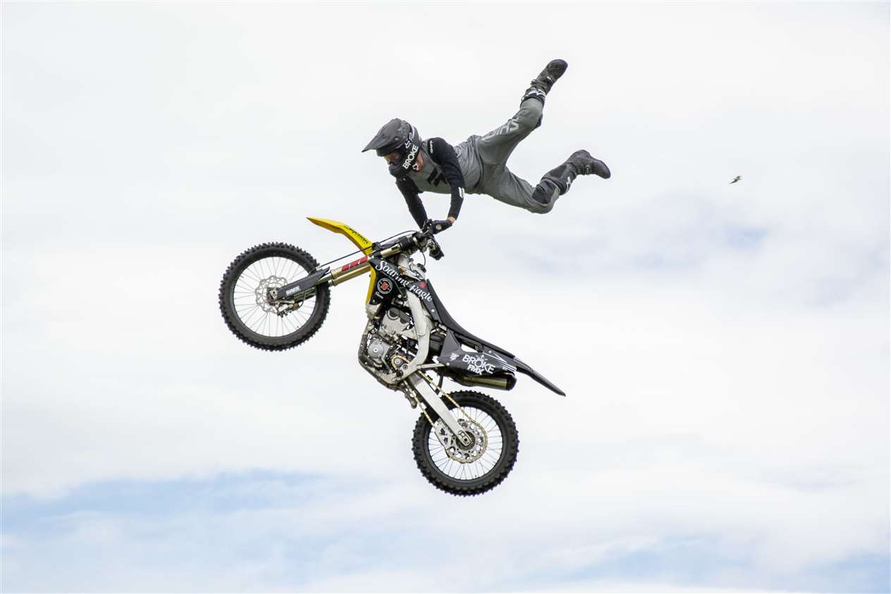 Daredevil motor stunts (11637775)