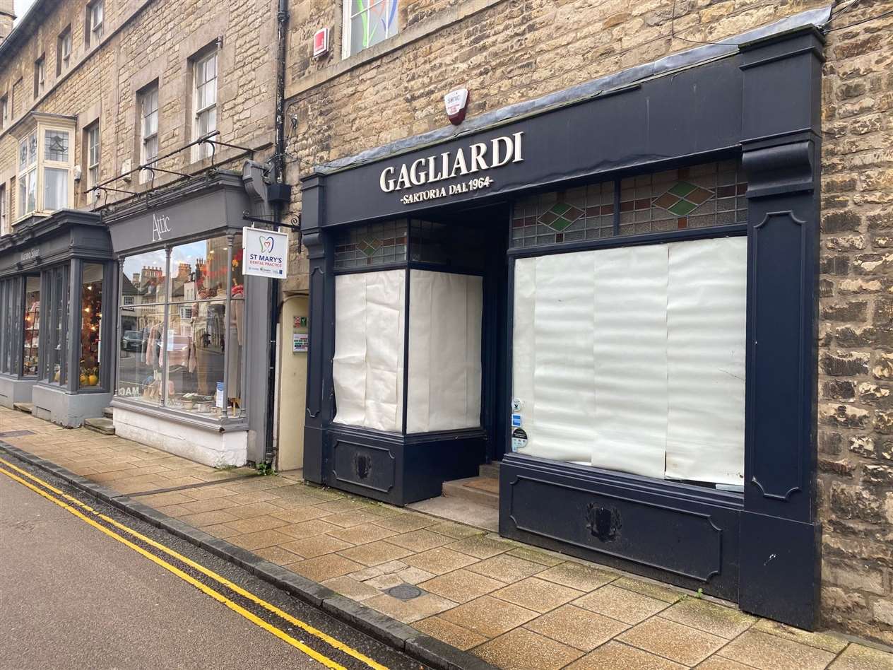 Empty shops in Stamford (42557462)