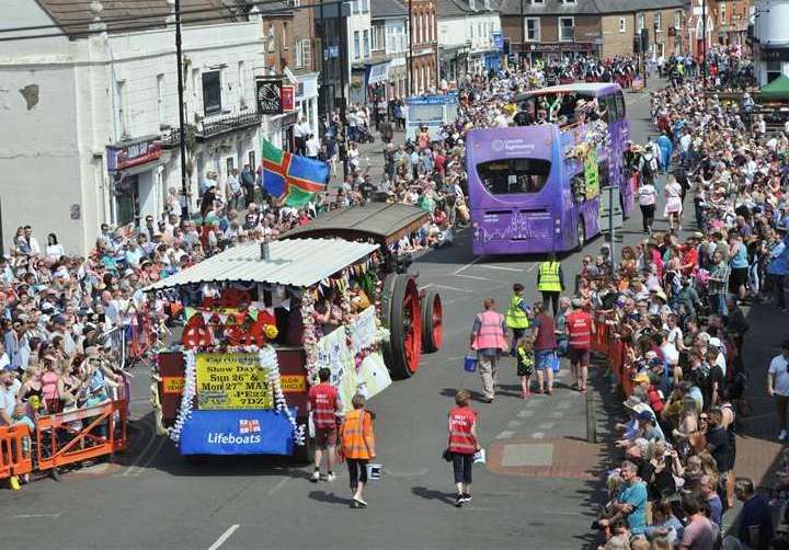 Thousands of spectators lined up to see the floats at last year's parade