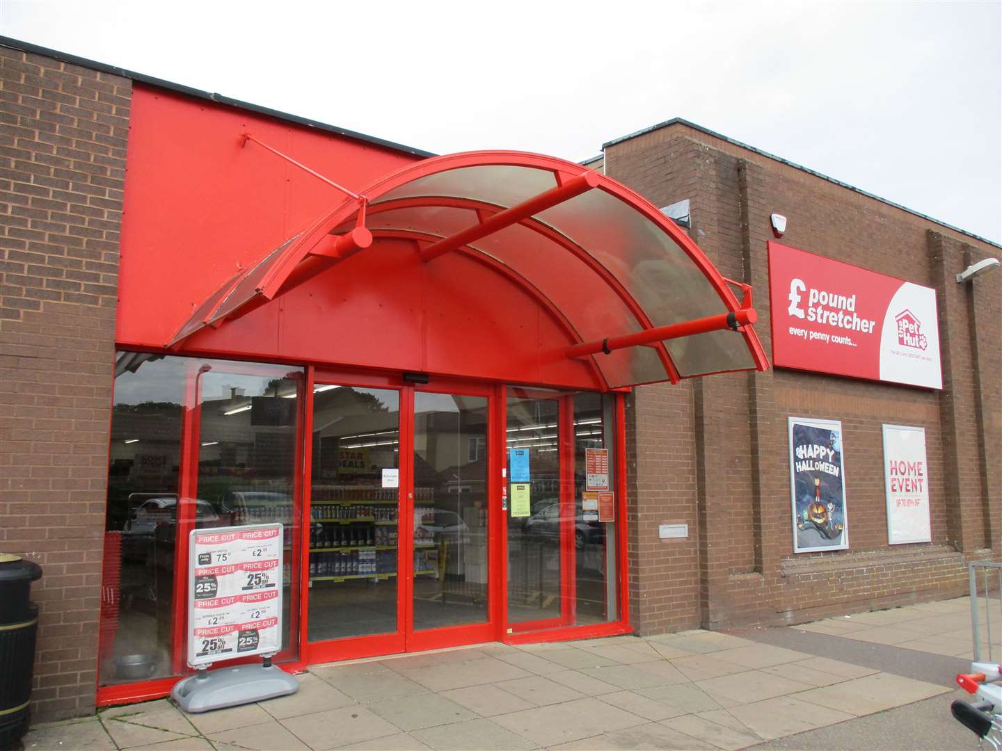 The Deeping Centre owners support plans for Aldi to redevelop part of their town centre site