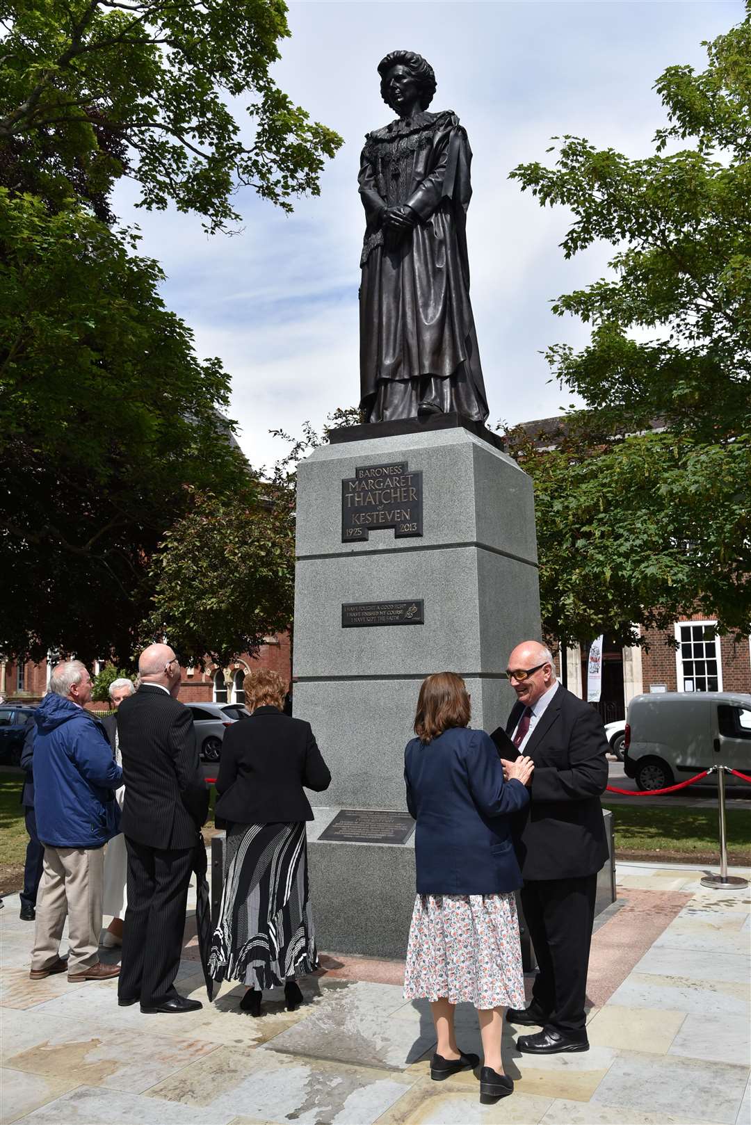 The statue of Margaret Thatcher was officially unveiled. (57033386)