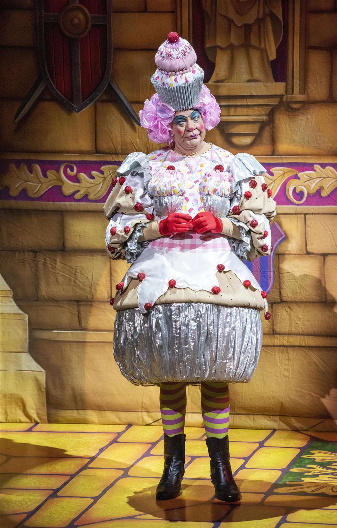 Matthew Kelly as Dame Tilly Tuck in Robin Hood at Robin Hood in Nottingham Theatre Royal.. (53662154)