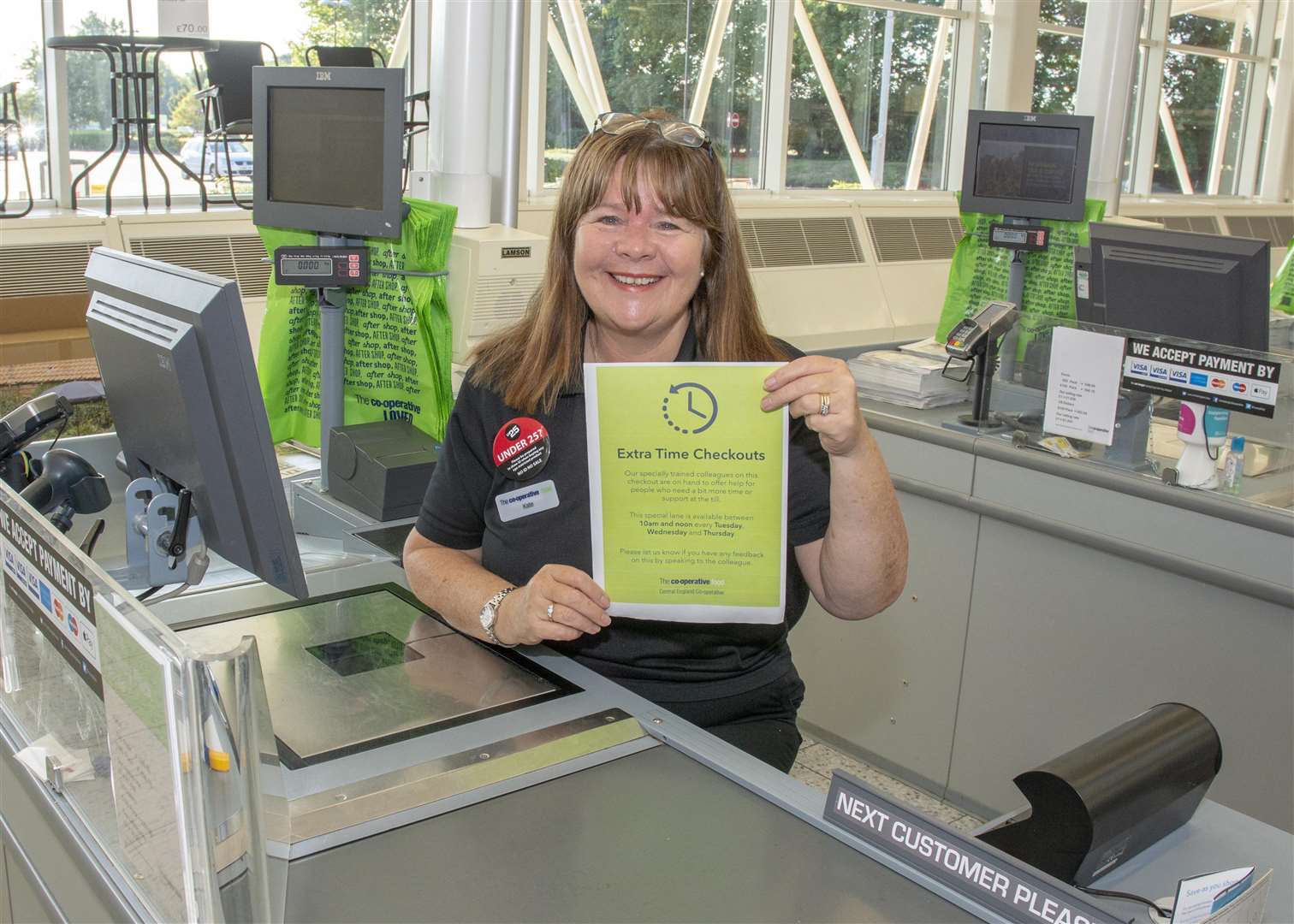 Checkout assistant Kate Slowley prepares to deal with slow lane customers (4038070)