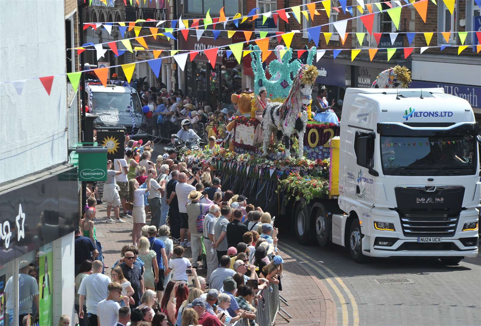 The float carrying Spalding Flower Queen Becs Roberts and deputy Demi Fontaine Gilchrist in Hall Place 2024 PHOTO: CHRIS LOWNDES