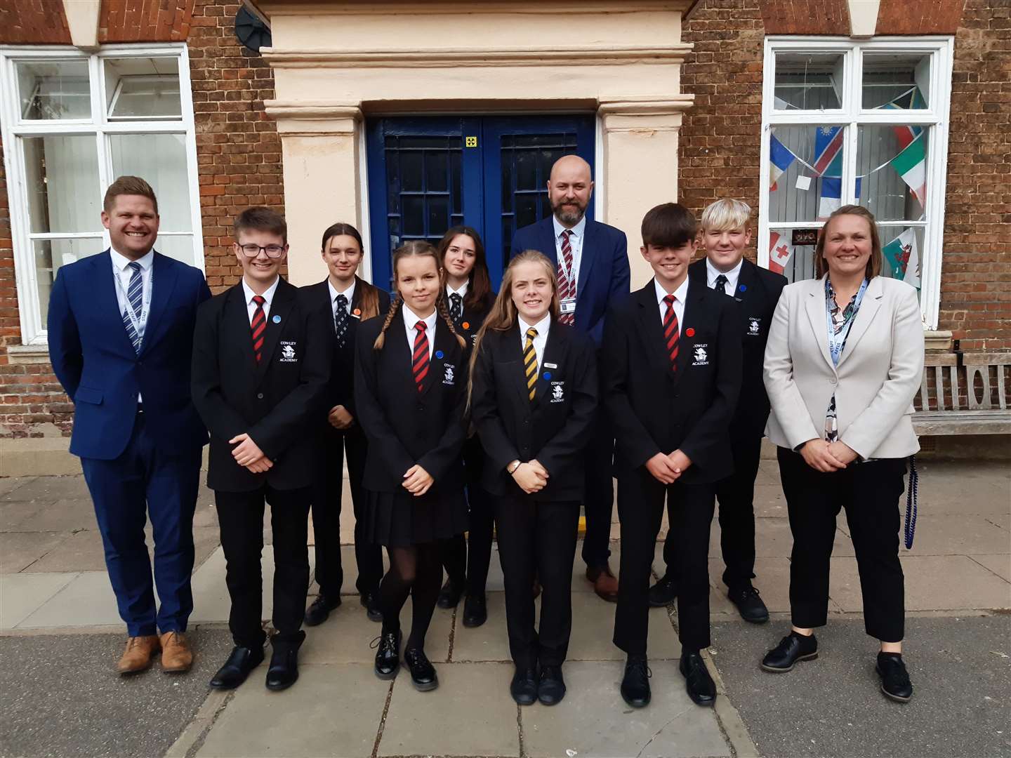 Chris Wright, Glenn Martin and Rebecca Howitt with Cowley Academy pupils (59687792)