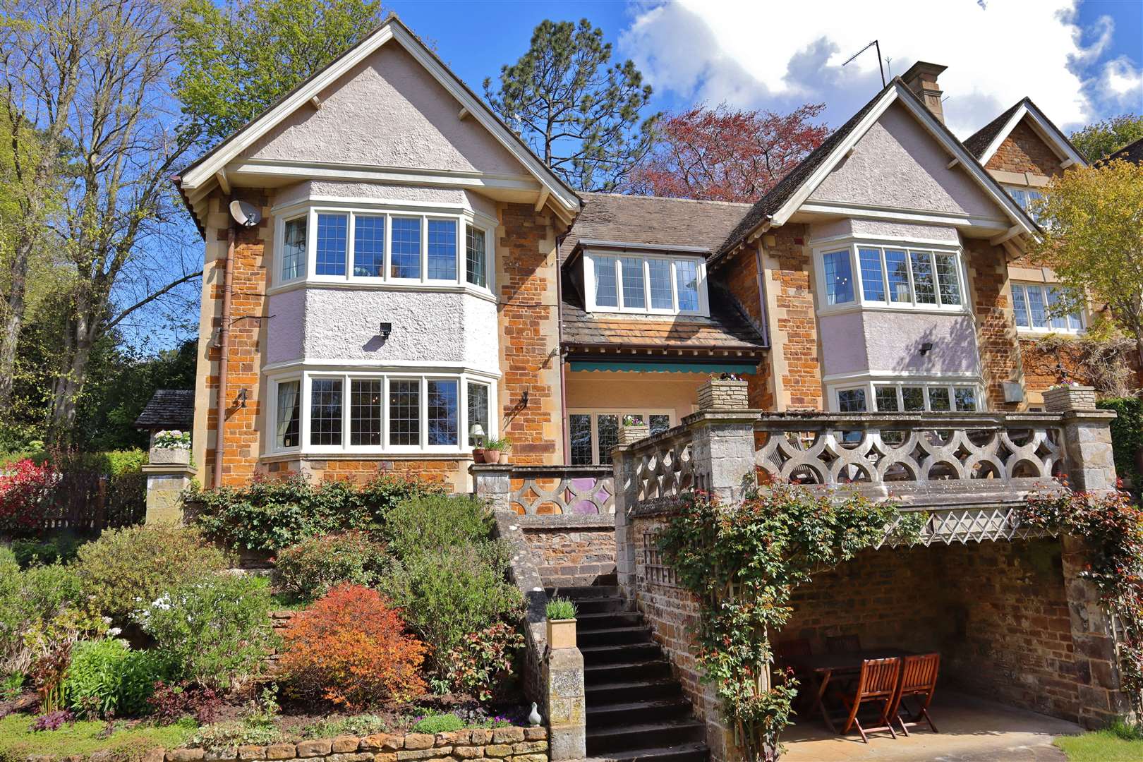 Knoll House in Uppingham is on the market with Murray