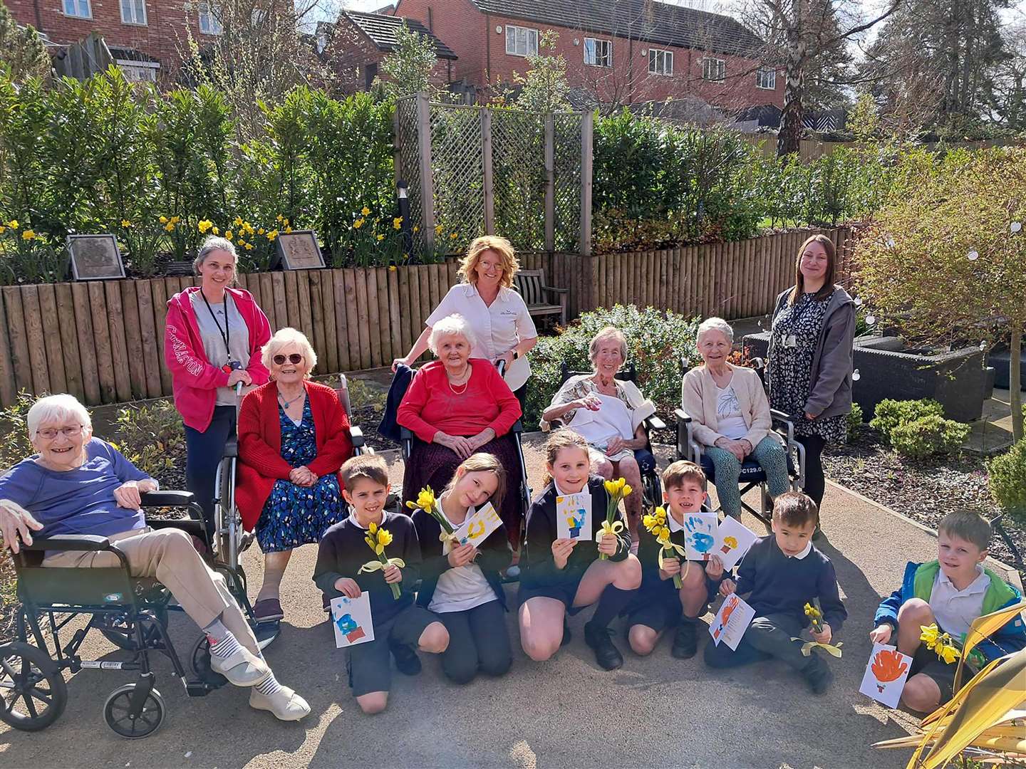 Children from Carnarvon Primary School at Fosse Way View Care Home