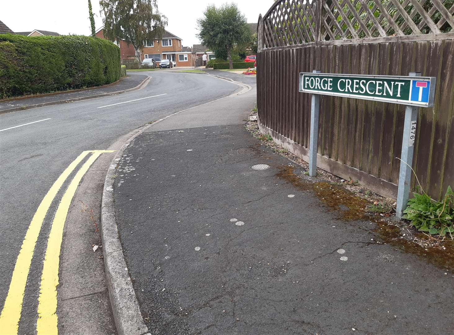 Yellow lines in Forge Crescent in Pinchbeck