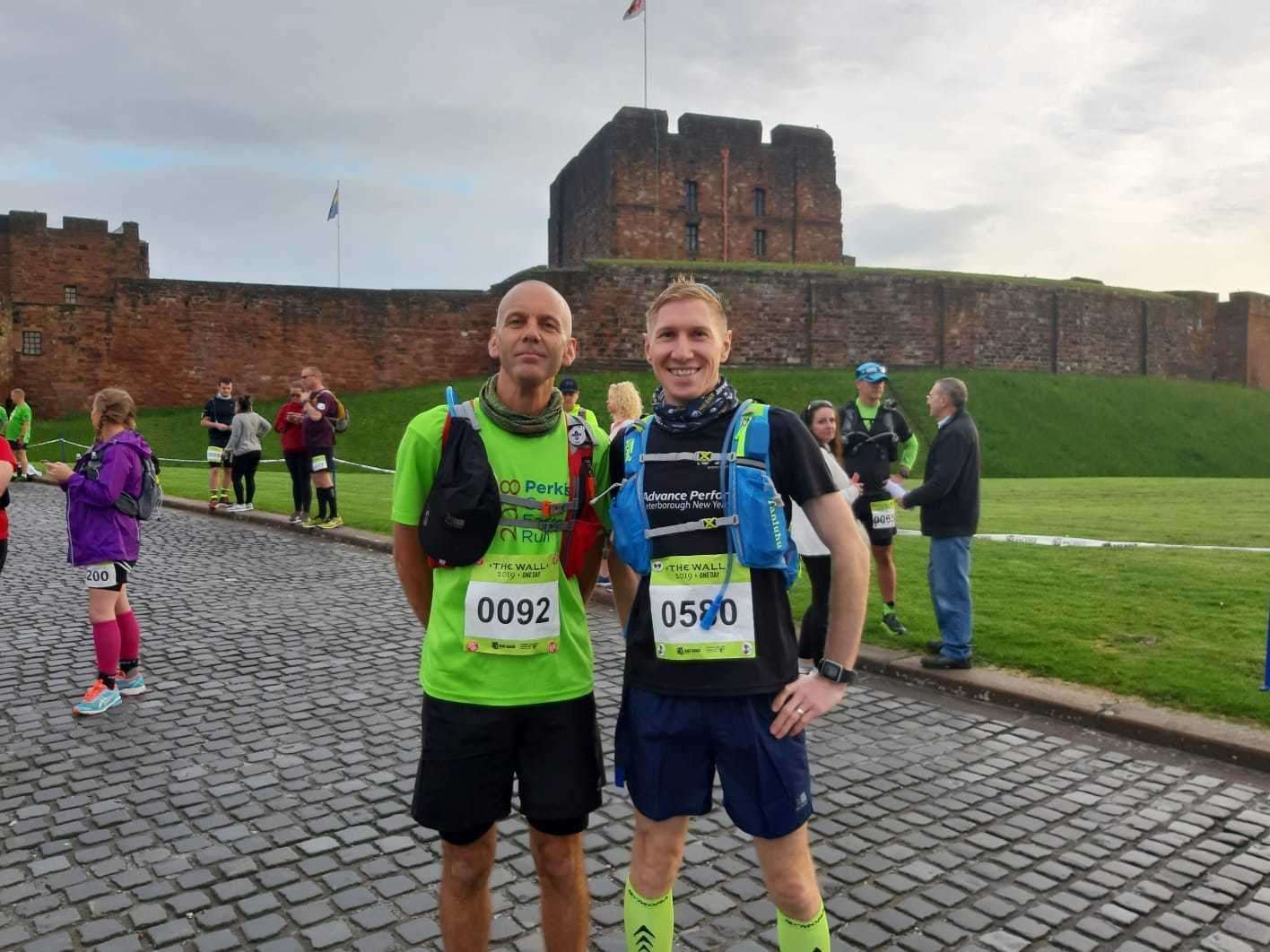 John Burrows and Paul Scholes at the start of The Wall (12550949)
