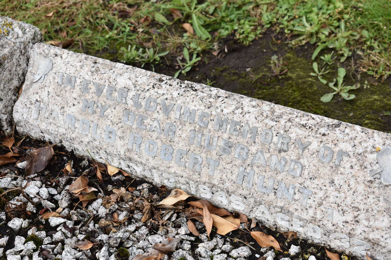 The Commonwealth War Grave in Quadring churchyard for Harold Robert Hunt