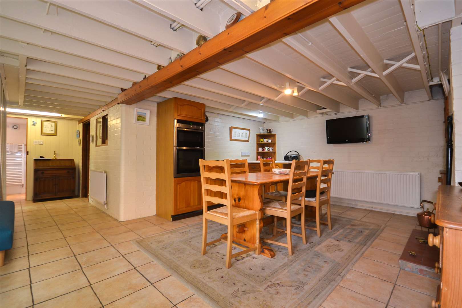The open plan kitchen/ dining room