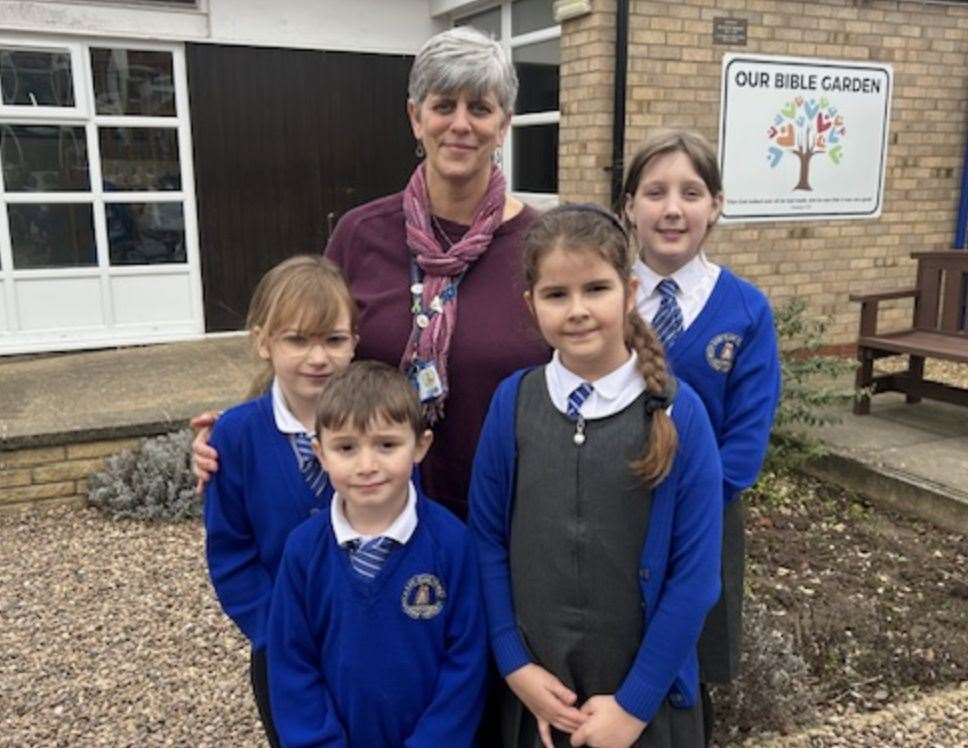 Head of School, Teeny Vayro with Pinchbeck East CE Primary pupils
