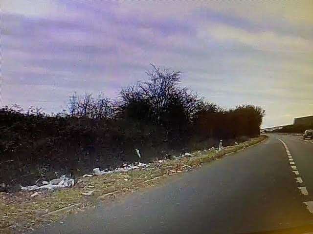 Rubbish on the A1 northbound slip road joining from Long Bennington. Photo: Gerard Mason (62542642)