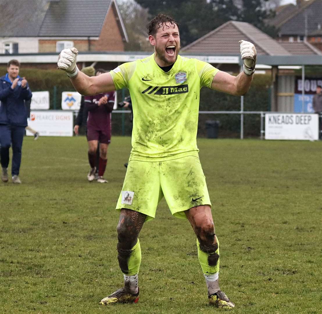 Goalkeeper Dan Swan. Photo: Dave Mears
