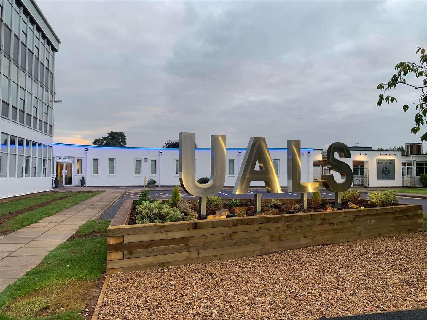 UALS (57964107)