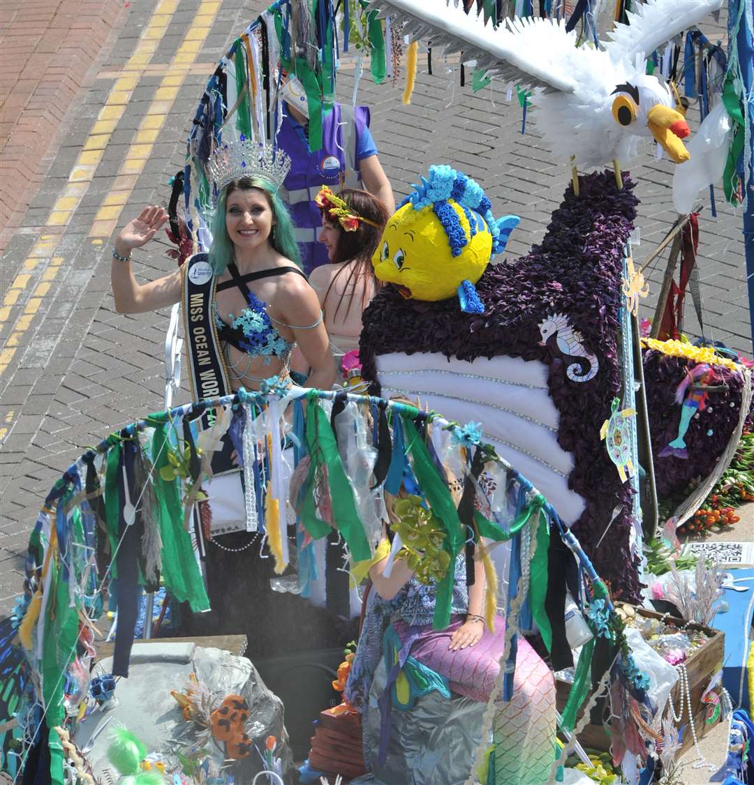 Miss Ocean World Laura Hudson waves to our photographer Chris Lowndes