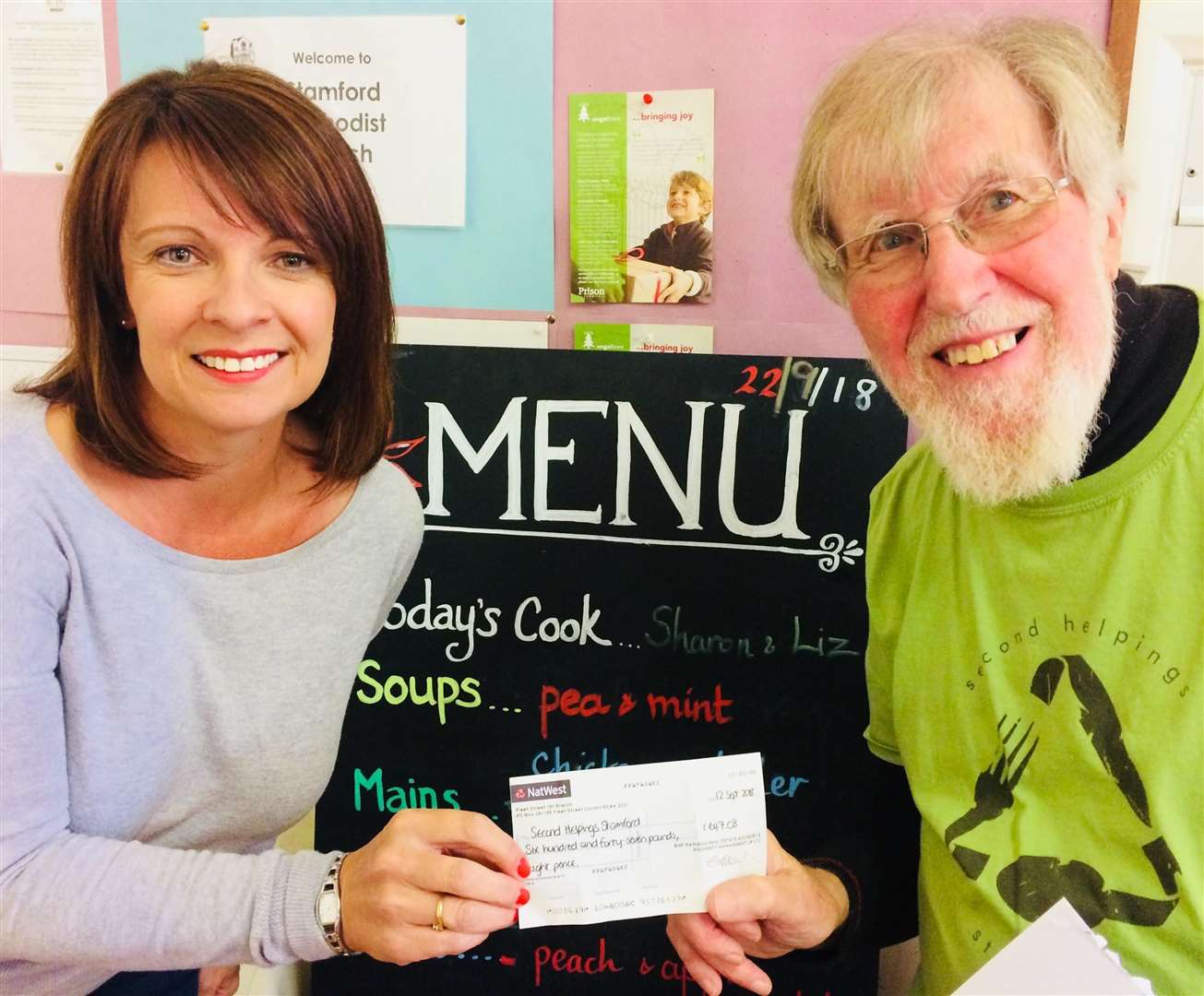 Rachel Elliott hands a cheque to George Hetherington of Second Helpings (4830121)