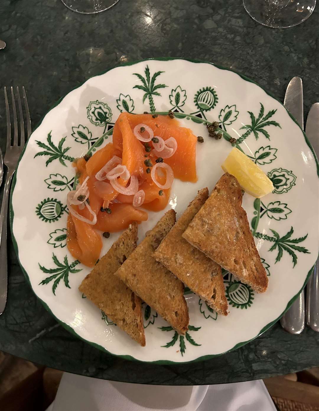 Smoked salmon with toast, capers and shallots
