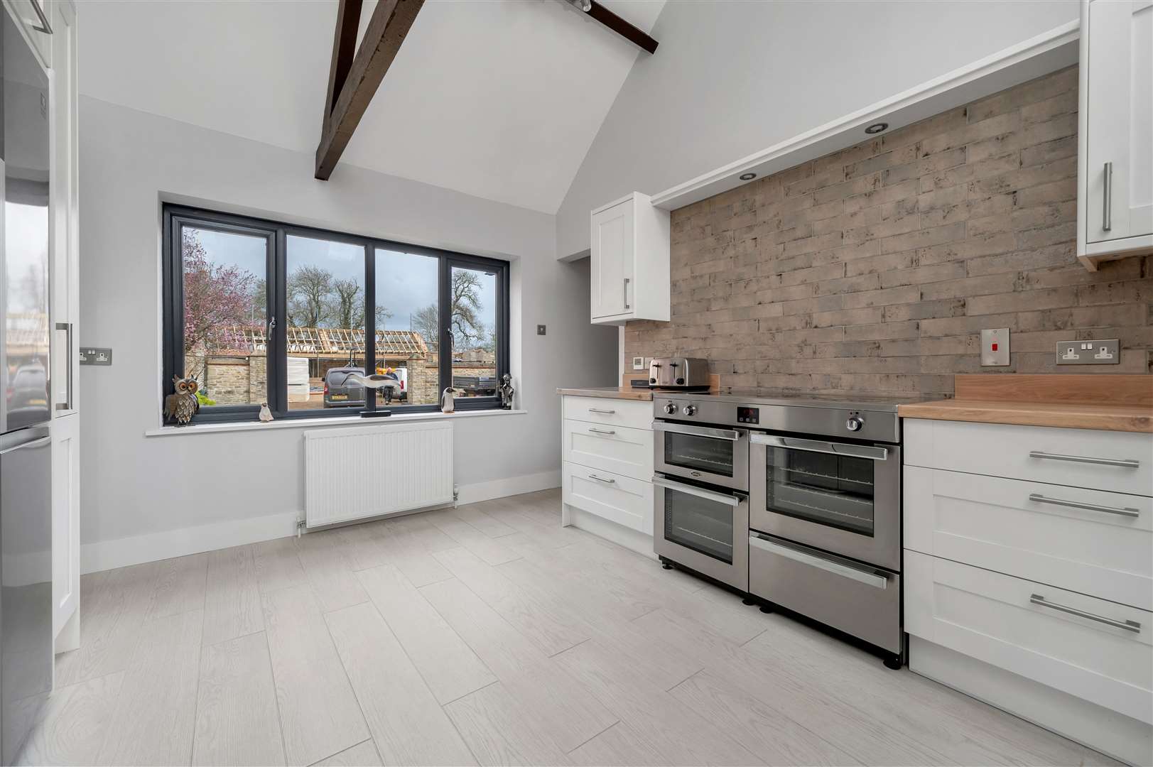 The kitchen has underfloor heating.