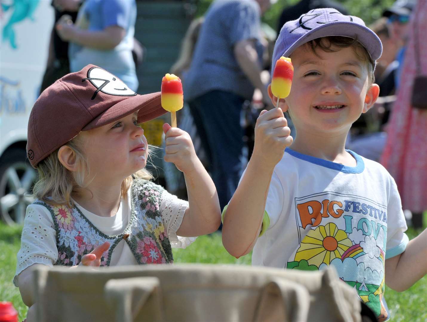 Goldie and Woody Hudson coll off with an ice lolly. Photo: Chris Lowndes