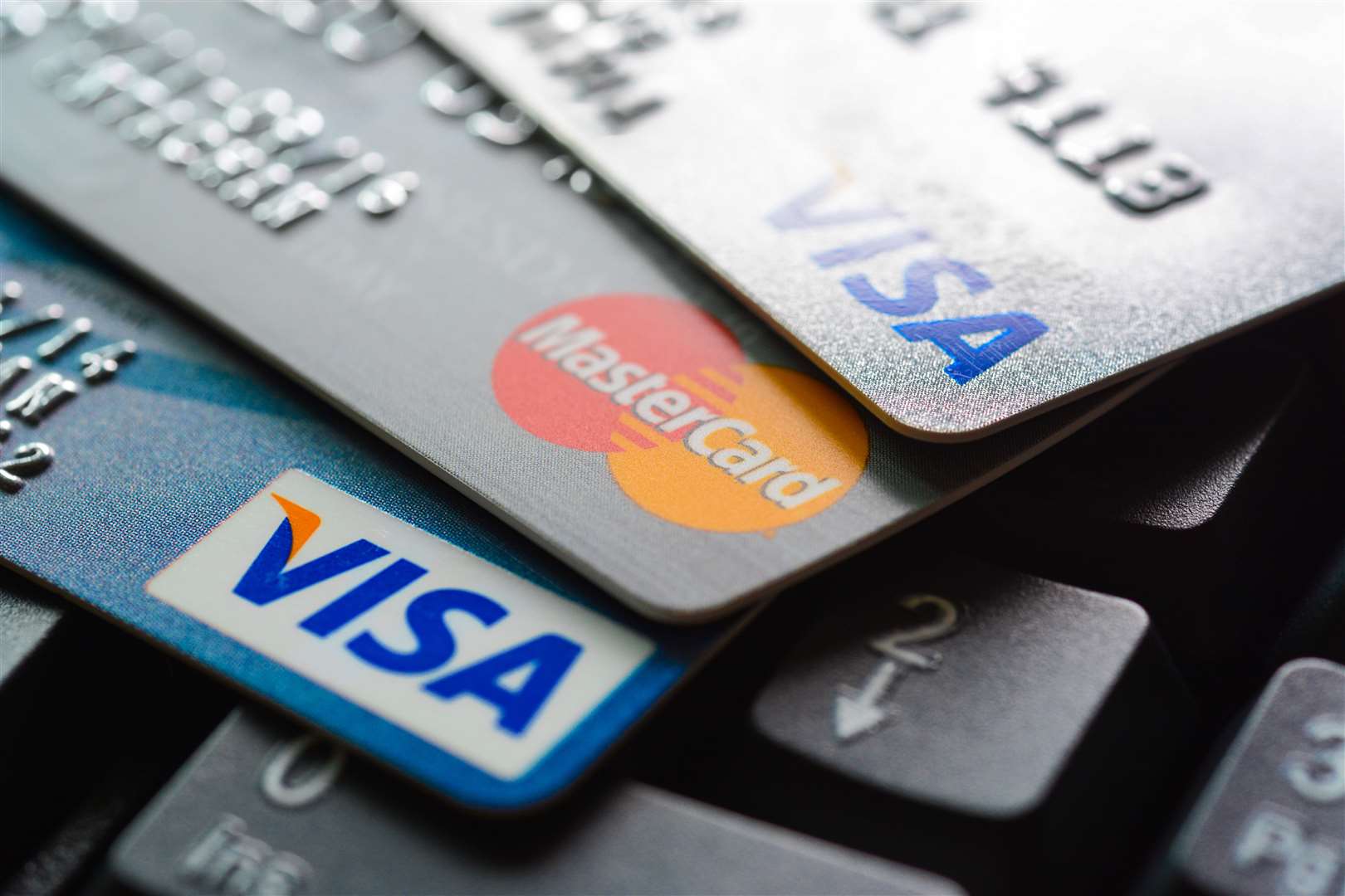 Fraudsters are trying to con people into handing over cash or PIN details (38238213)