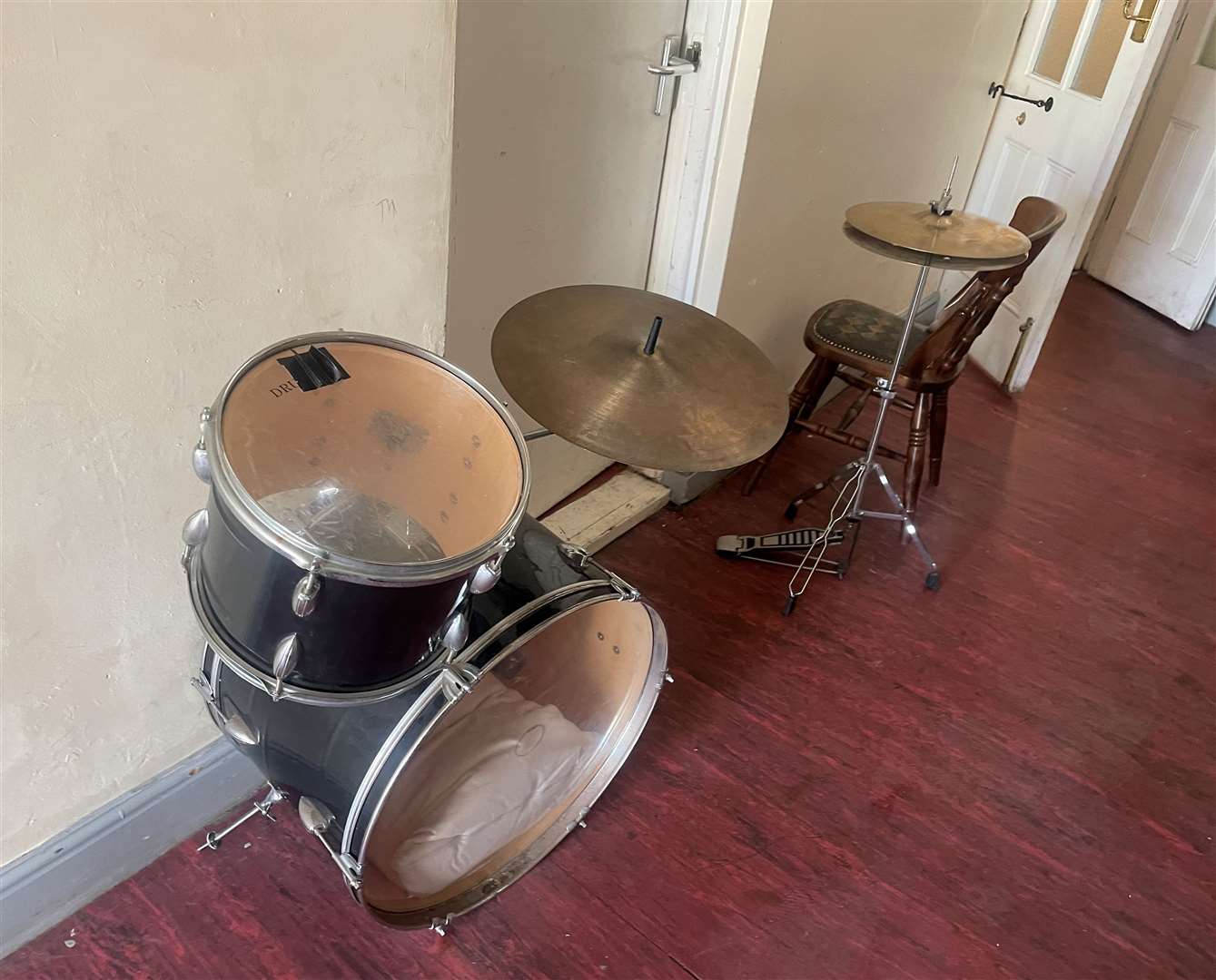 I spotted half a drum kit on my way outside