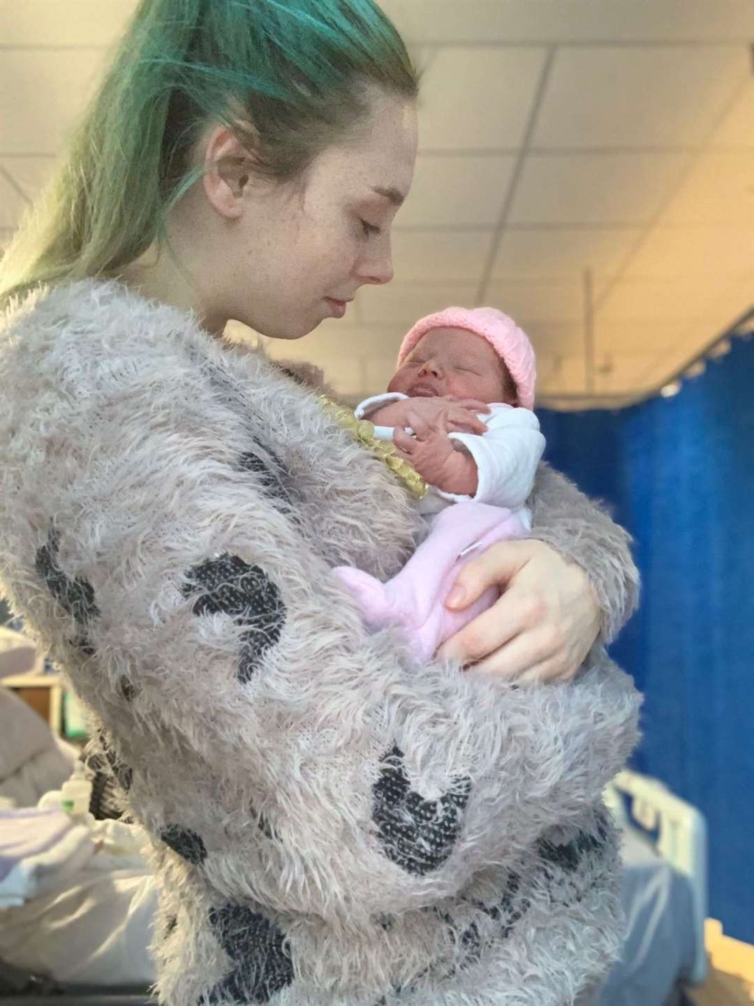 Tatiana Bourdon and her new daughter Cartia Ebony-Rose. (45311653)