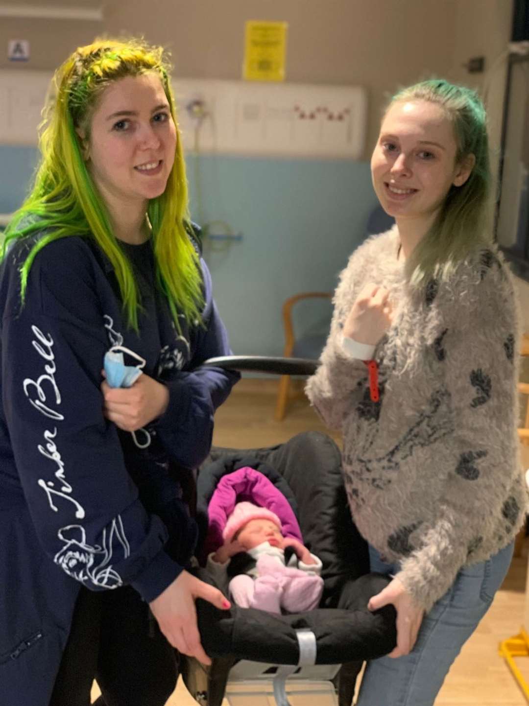 Tatiana Bourdon with her sister Kaysleigh Toyne, who was her birthing partner. (45311666)