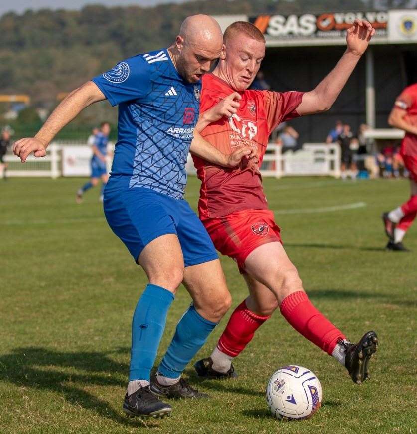 Elliot King on the ball. Photo: Steve Nesbitt @linscsnapper