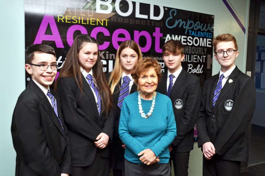 Holocaust survivor Janine Webb meets Peele students