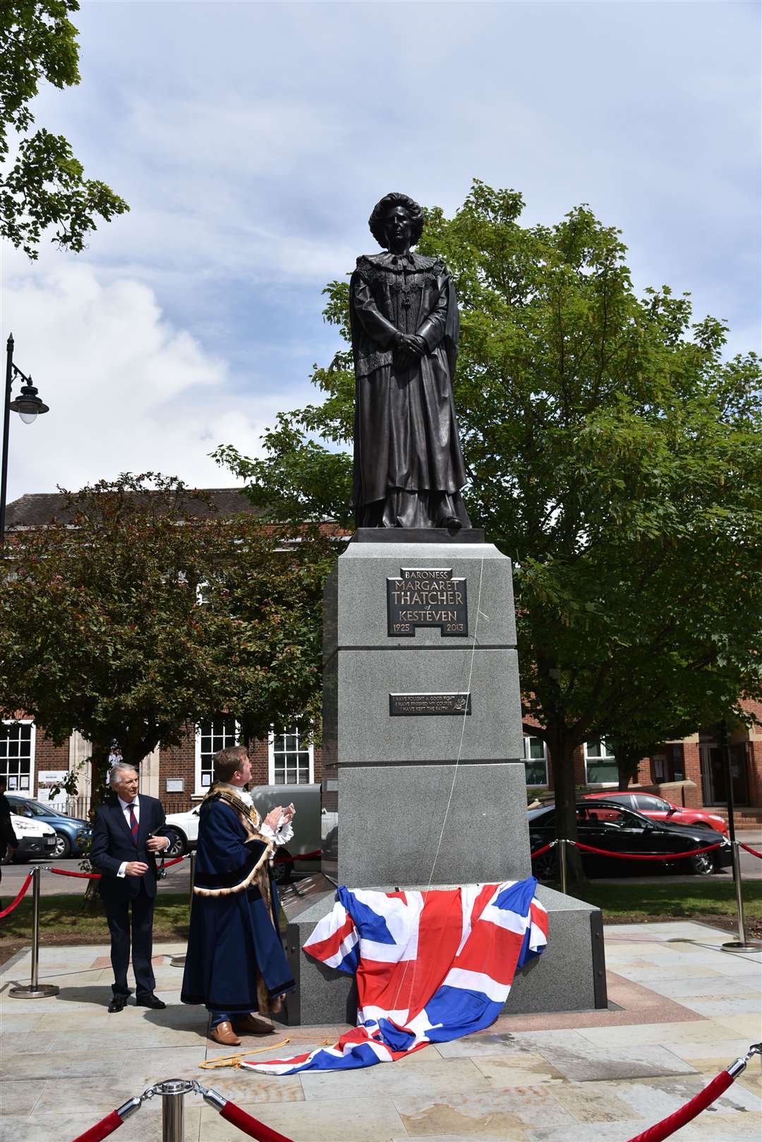 The statue of Margaret Thatcher was officially unveiled. (57033389)