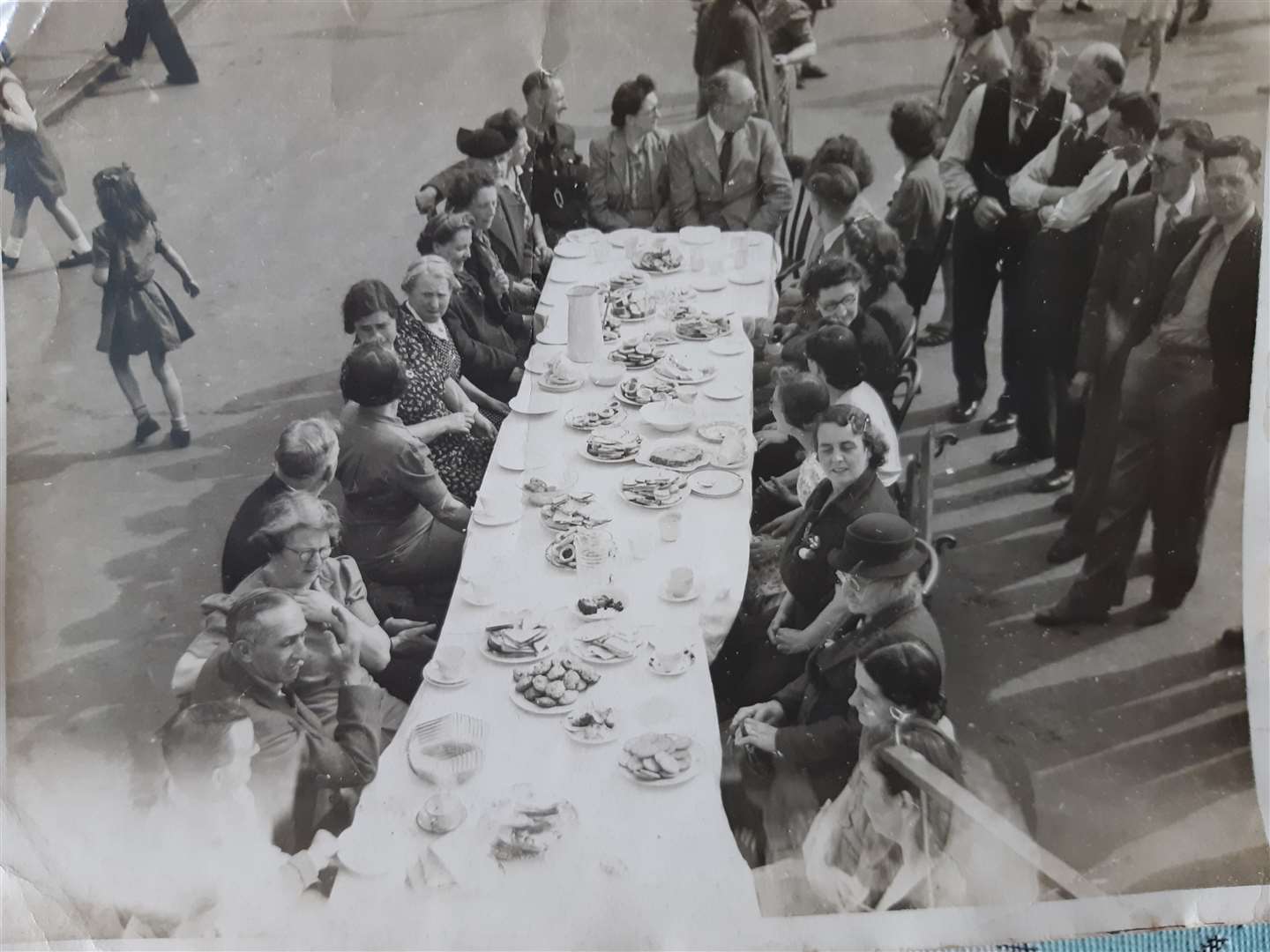 Children sit at a table in Walton Gardens, Grantham, to celebrate VE Day in 1945. (34350091)