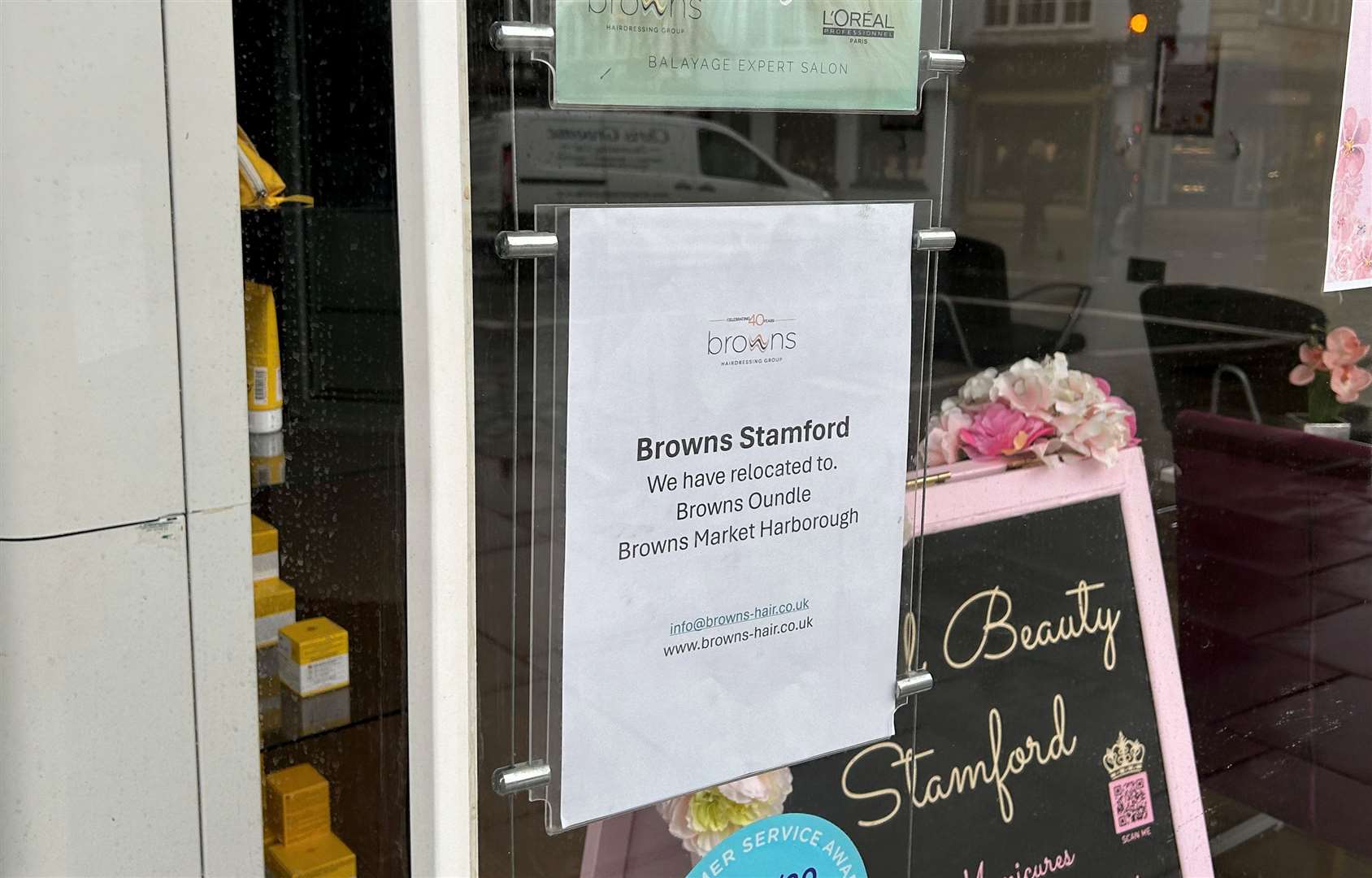 A sign has been put up stating the salon has relocated