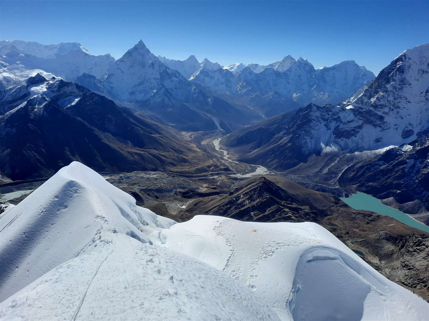 The mystical view from the summit of Lobuche (61028323)