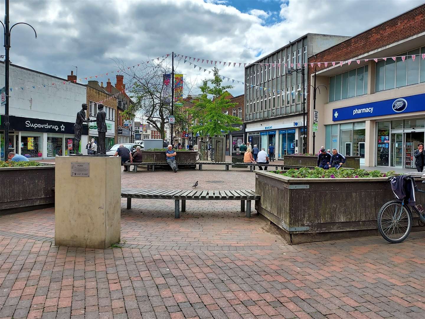 The benches outside Boots in Hall Place (57853934)