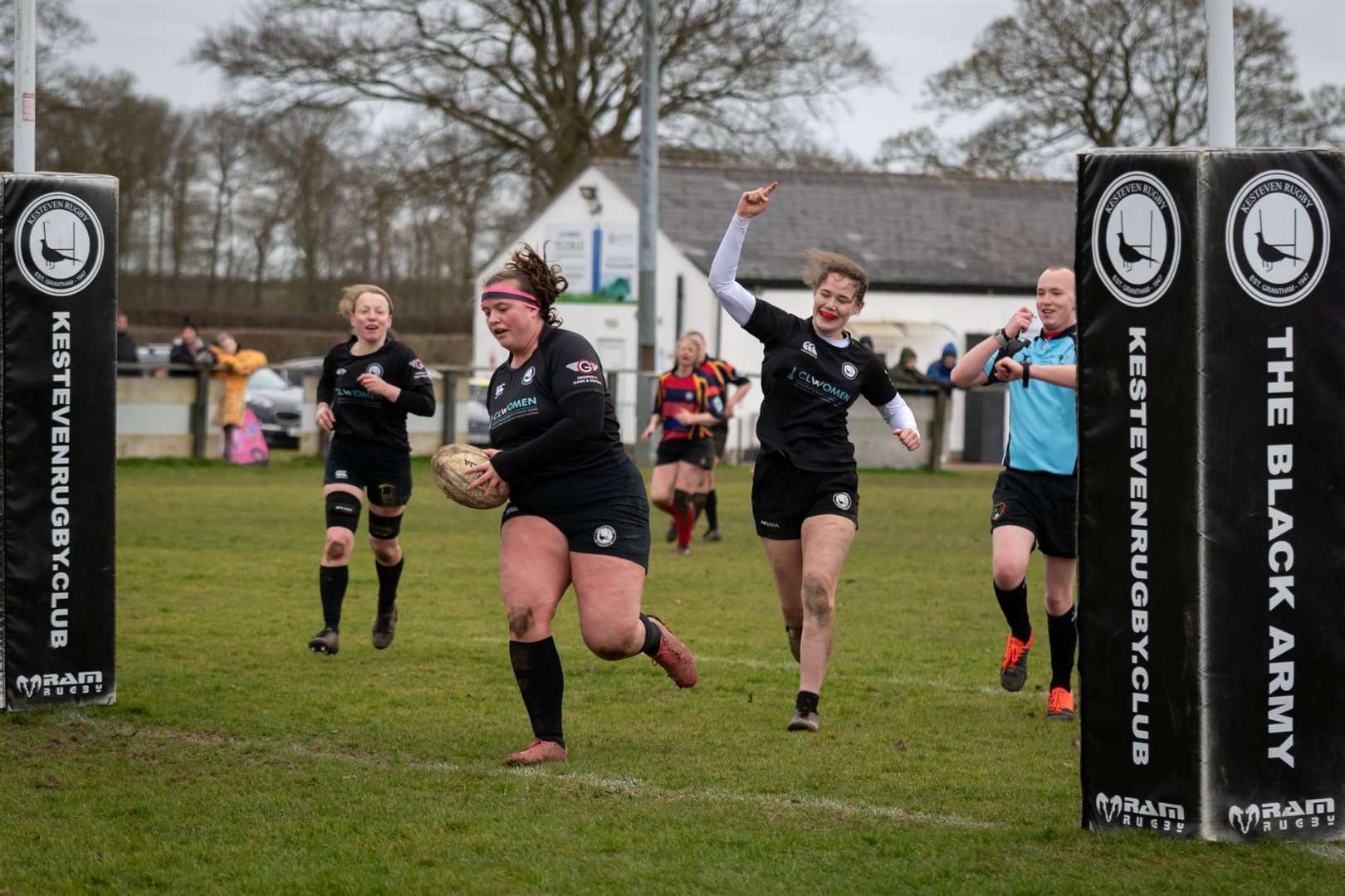 Beth Harland crossing the line. Photo: Nick Wainwright